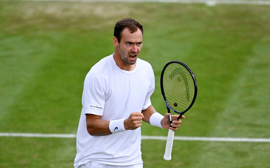 Dan Evans loses to Roman Safiullin at Chengdu Open