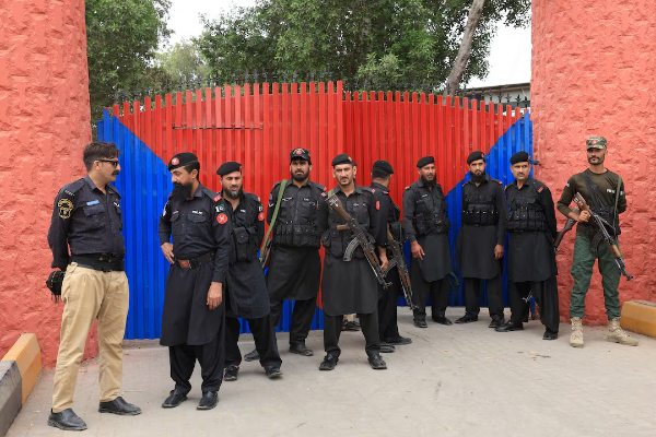 Over 200 Inmates Escape Karachi Prison Amid Earthquake Panic; 87 Recaptured